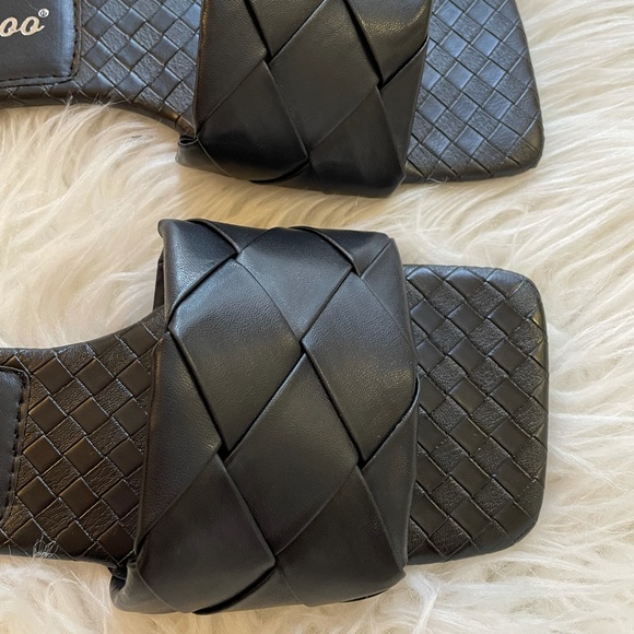 🆕 Black Quilted Square Toe Flat Sandals - Picture 6 of 14